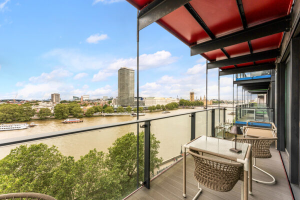 Luxury 2 bed apartment to rent in Vauxhall
