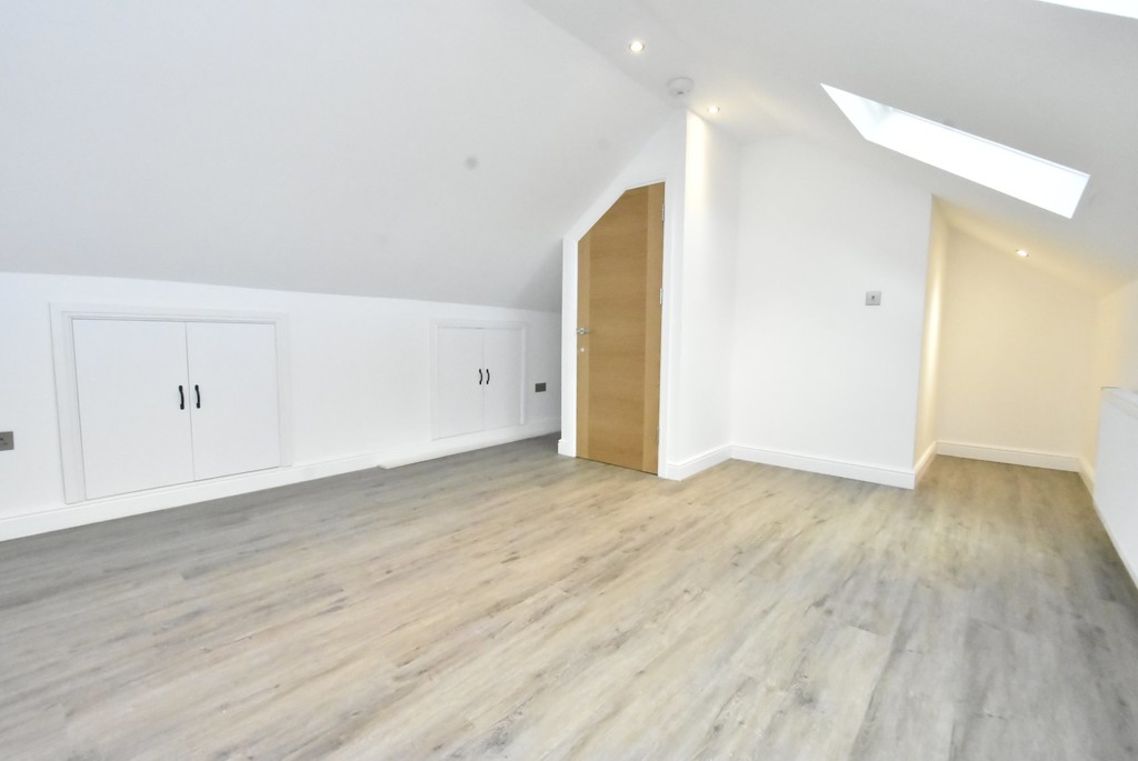 2 Bedroom Split Level Flat To Let In Croydon