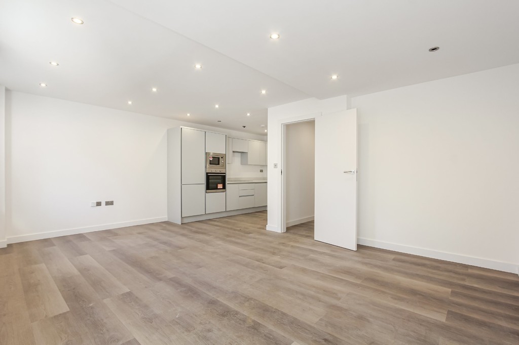 Luxury Brand-New 1 Bedroom Apartment To Let