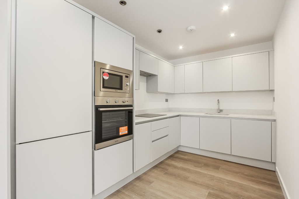 Luxury Brand-New 1 Bedroom Apartment To Let