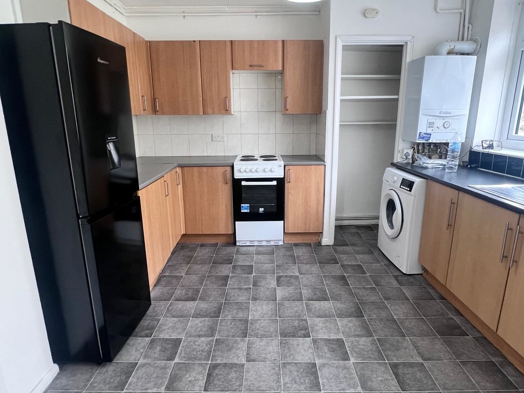 3 Bedroom Flat To Rent In Streatham