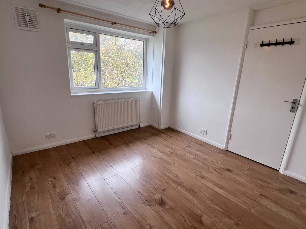 3 Bedroom Flat To Rent In Streatham