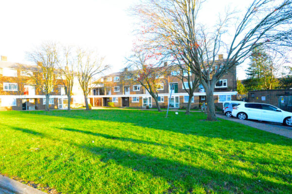 3 Bedroom Flat To Rent In Streatham