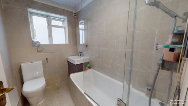 Two bed flat in Addiscombe