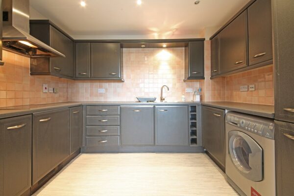 1 Bedroom Flat To Let In Norbury