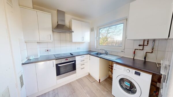 3 Bedroom Flat Available To Let In East Croydon