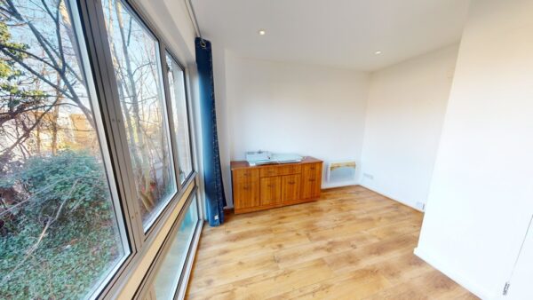 3 Bedroom Flat Available To Let In East Croydon