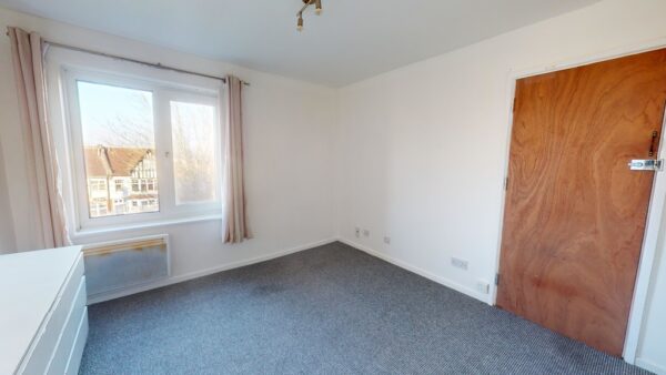 3 Bedroom Flat Available To Let In East Croydon